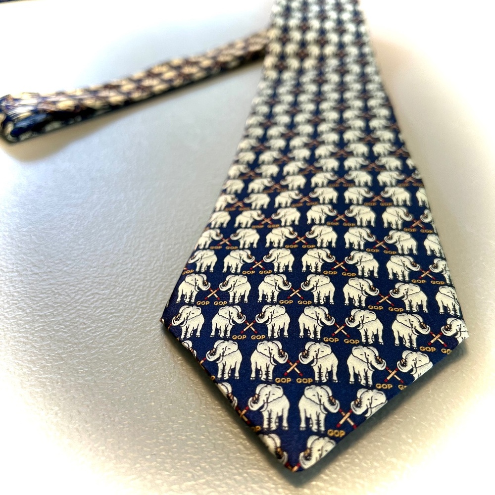 Museum Artifacts Silk Tie NWT Elephant Design GOP New Made in USA Blue Cream Red